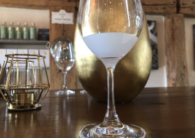 Magnifique l'absinthe bleue de Larusée! Sa robe ne trompe pas... santé!