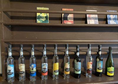 La Valote produit l'unique absinthe bio de Suisse, ainsi que la Nirvana, coup de cœur de Philippe, et plein d'autres variations.